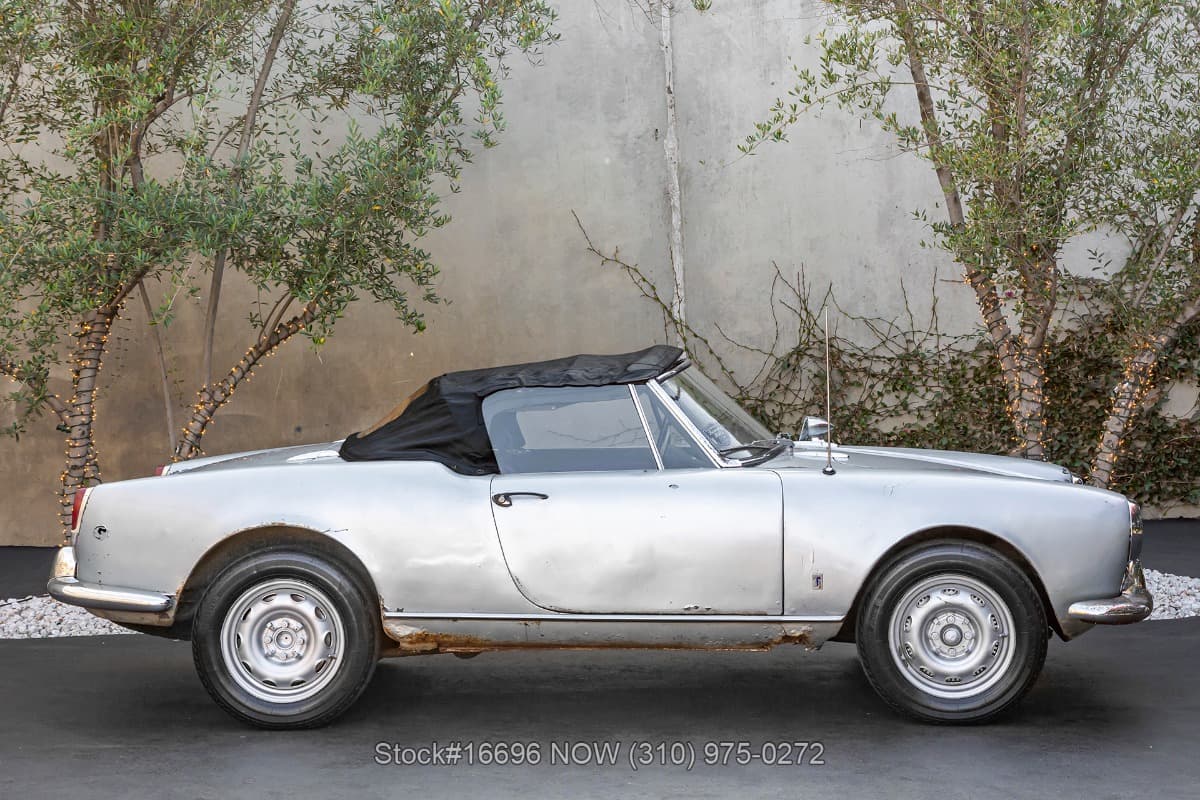 1963 Alfa Romeo Giulietta Spider thumbnail 8