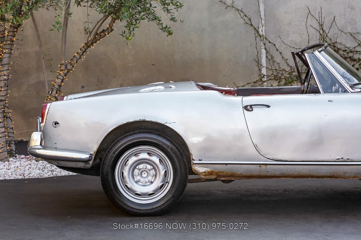 1963 Alfa Romeo Giulietta Spider thumbnail 14