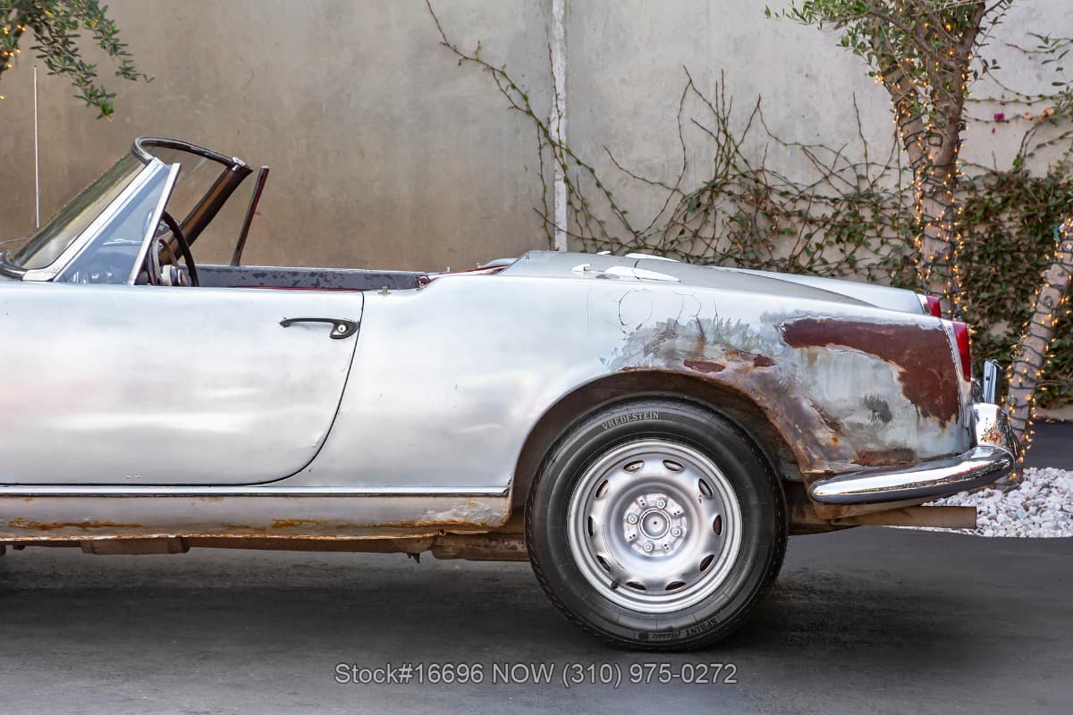 1963 Alfa Romeo Giulietta Spider thumbnail 15
