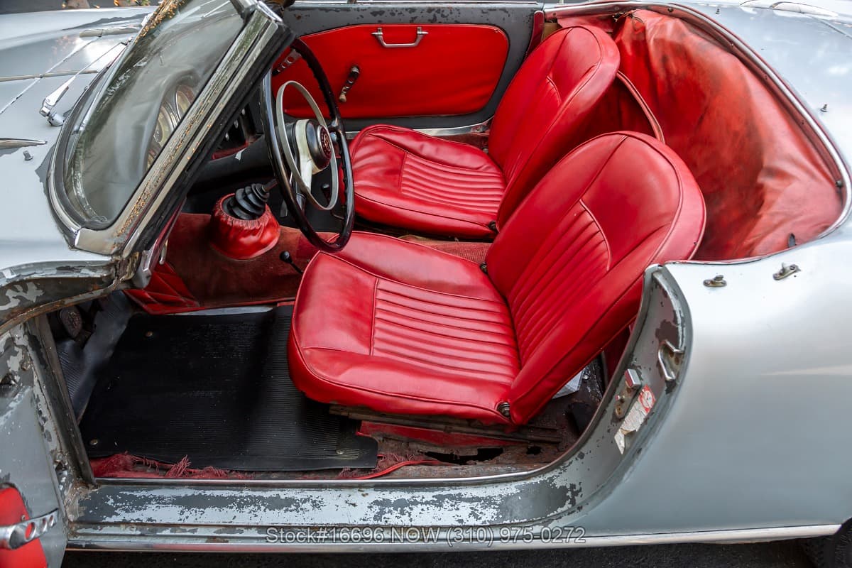 1963 Alfa Romeo Giulietta Spider thumbnail 17
