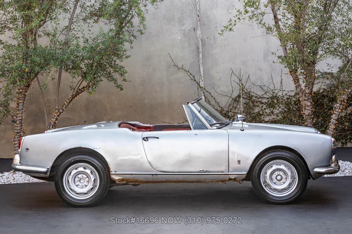 1963 Alfa Romeo Giulietta Spider thumbnail 4
