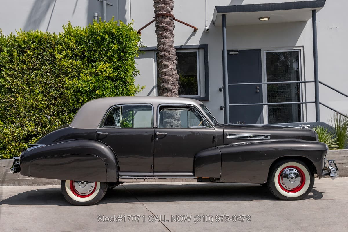 1941 Cadillac Series 60 Special Fleetwood thumbnail 3