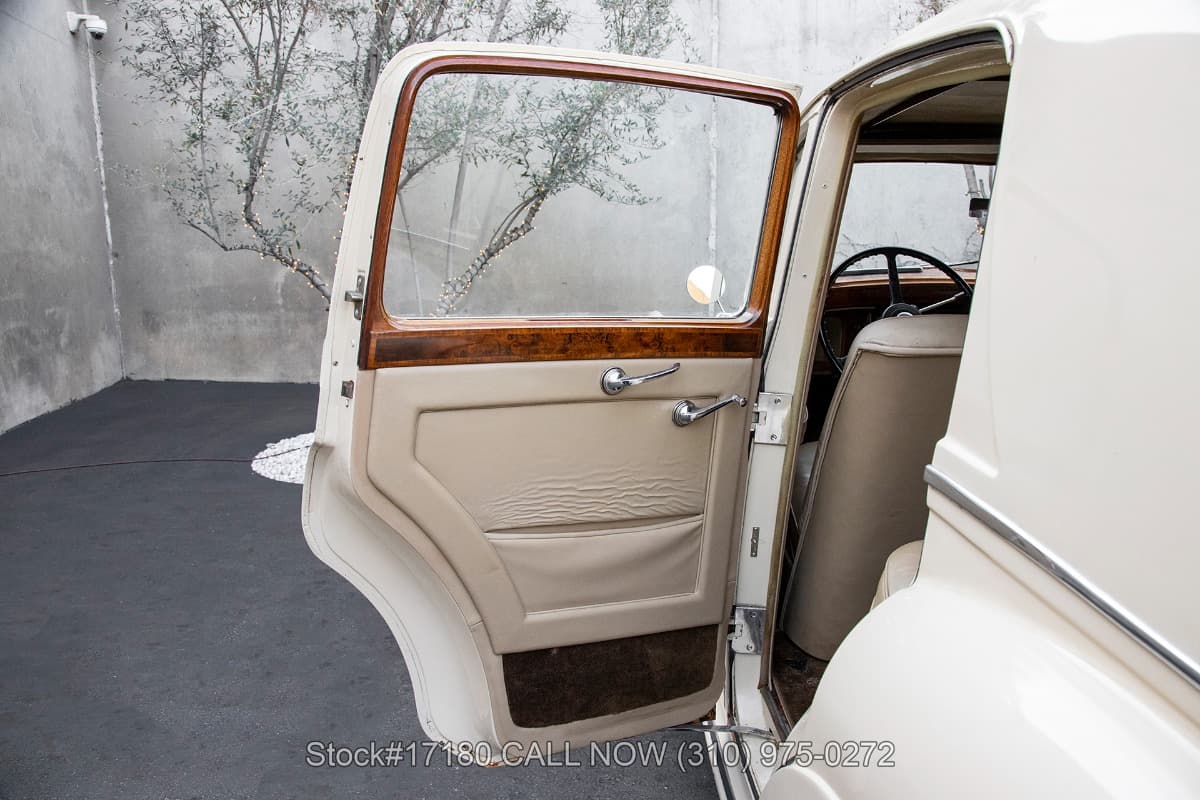 1953 Bentley R-Type Saloon Left-Hand-Drive thumbnail 13