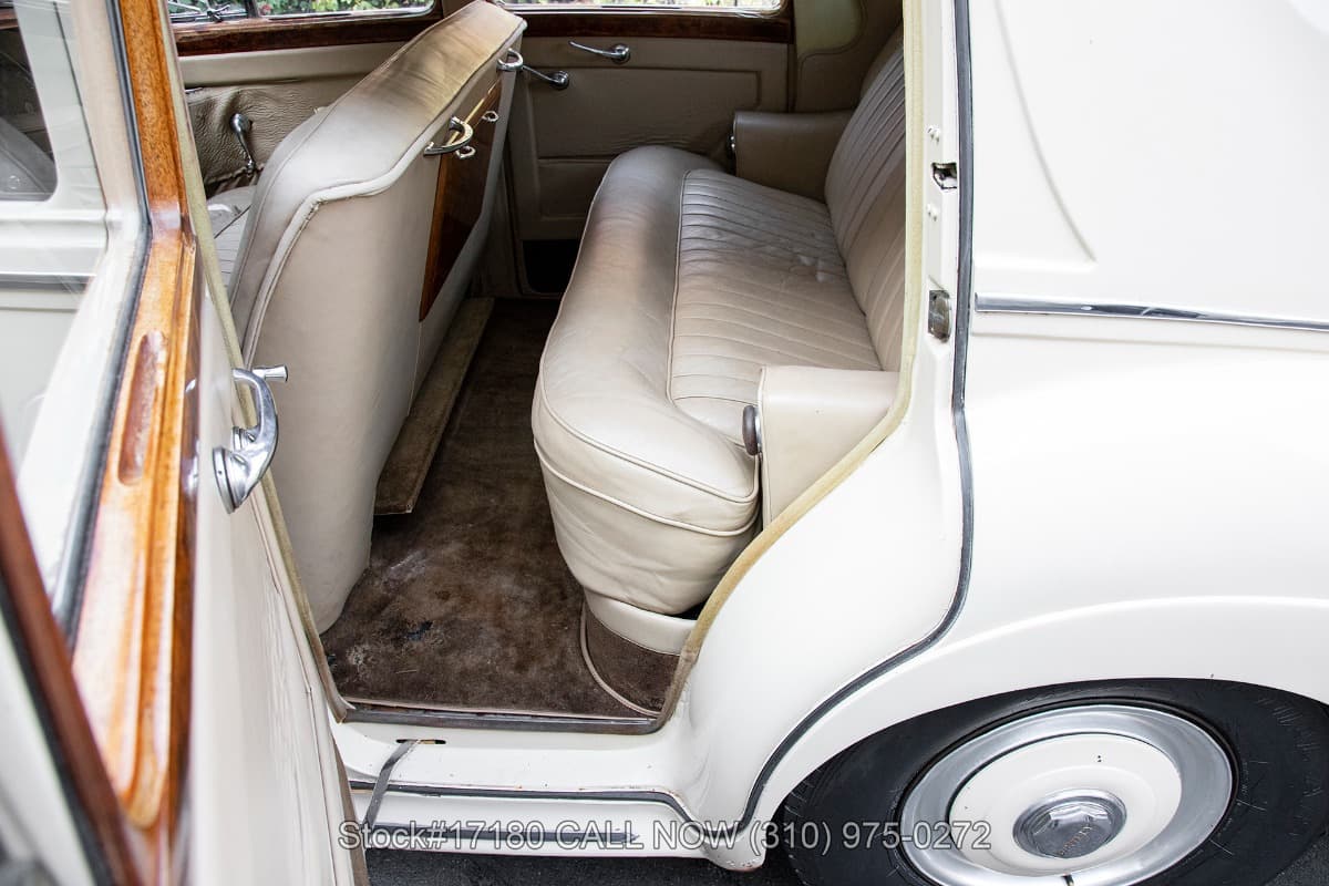 1953 Bentley R-Type Saloon Left-Hand-Drive thumbnail 14