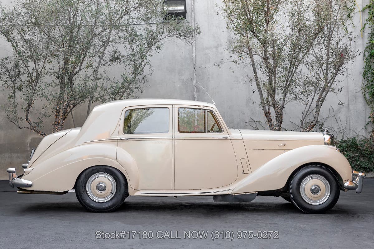 1953 Bentley R-Type Saloon Left-Hand-Drive thumbnail 3