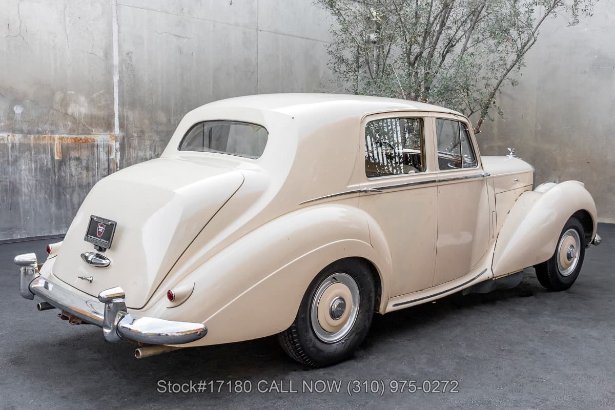 1953 Bentley R-Type Saloon Left-Hand-Drive thumbnail 4