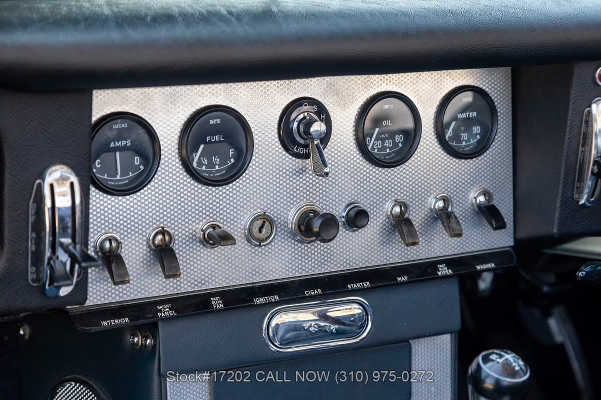 1962 Jaguar XKE Series I Flat Floor Roadster Right-Hand-Drive thumbnail 18