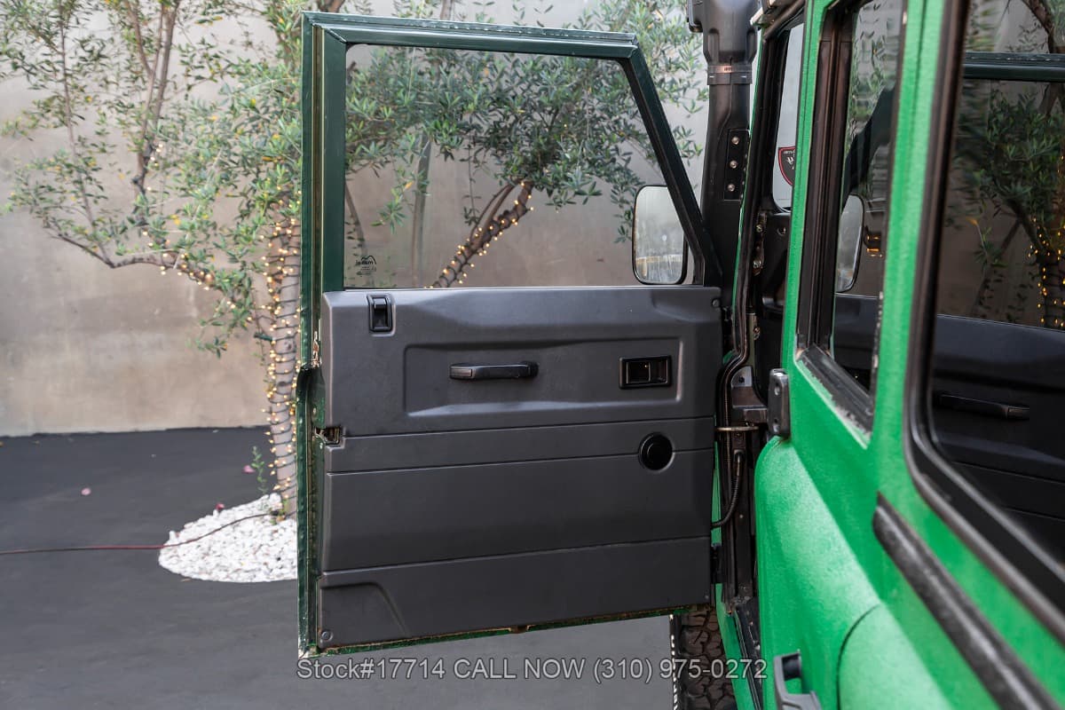 1991 Land Rover Defender 110 200TDi 5-Speed Right-Hand-Drive thumbnail 11