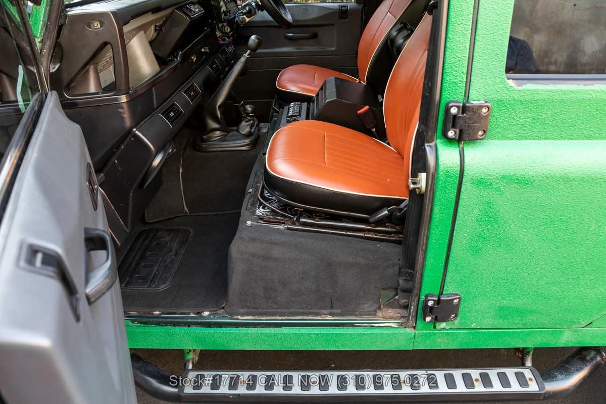1991 Land Rover Defender 110 200TDi 5-Speed Right-Hand-Drive thumbnail 12