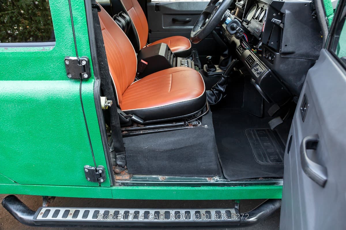 1991 Land Rover Defender 110 200TDi 5-Speed Right-Hand-Drive thumbnail 18