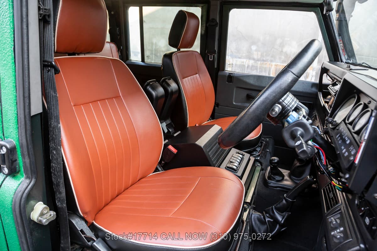 1991 Land Rover Defender 110 200TDi 5-Speed Right-Hand-Drive thumbnail 19