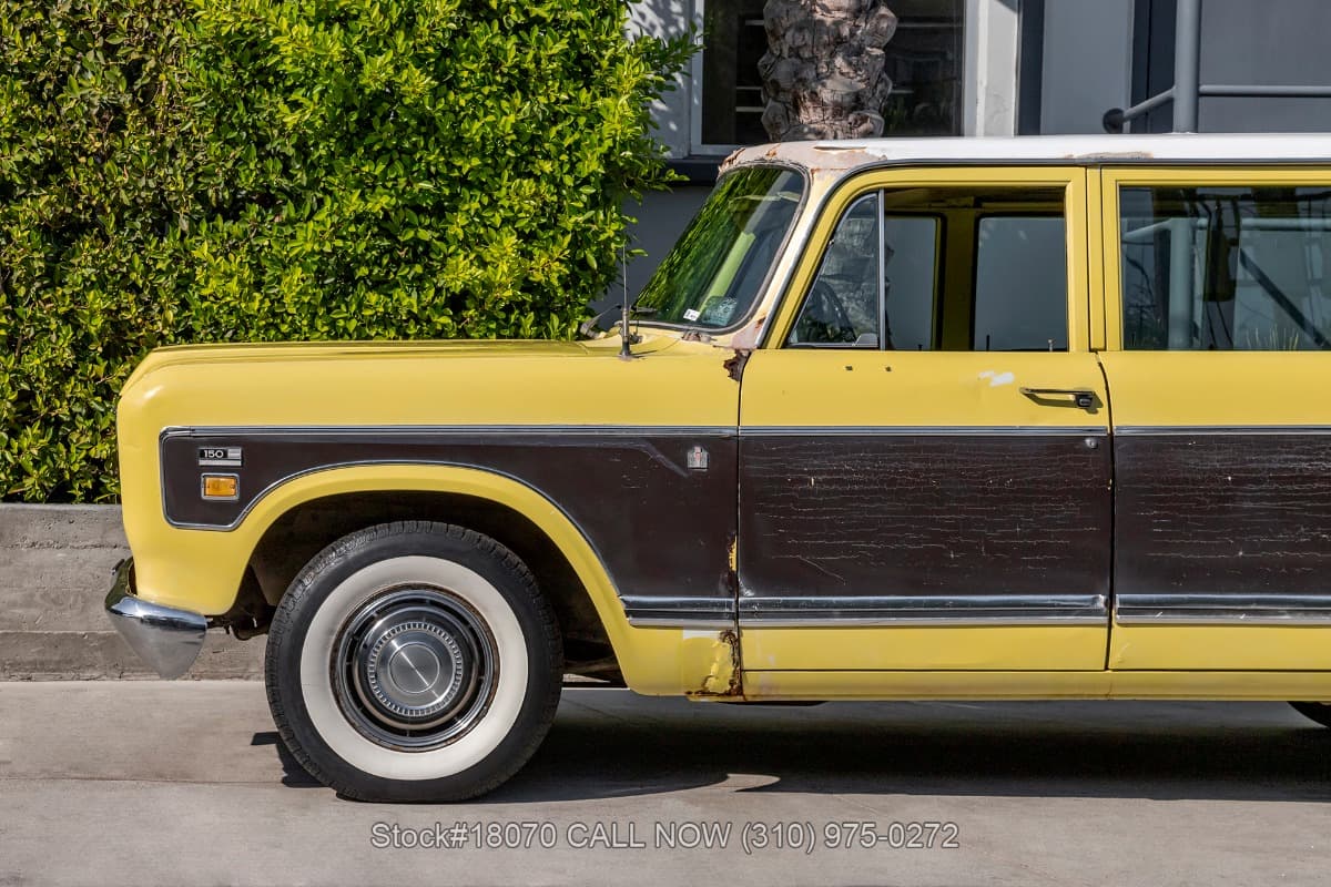 1975 International Harvester Travelall thumbnail 10