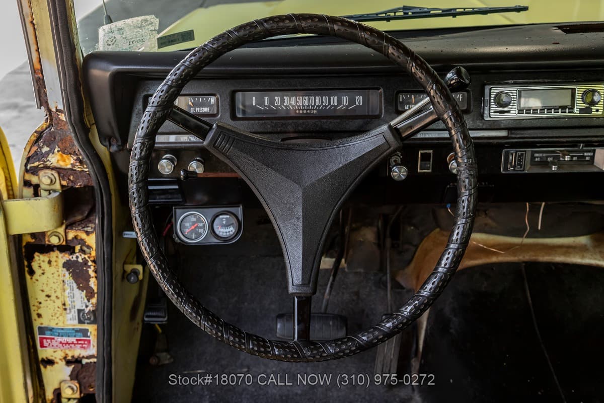1975 International Harvester Travelall thumbnail 14