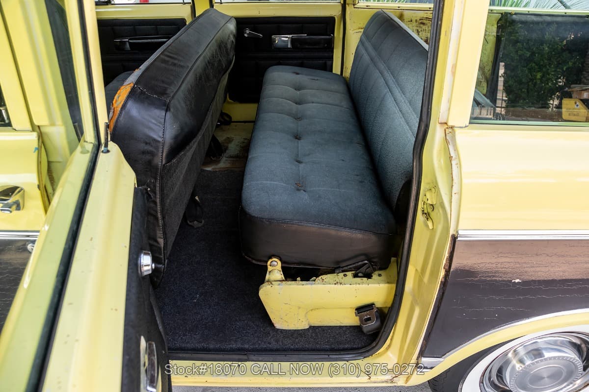1975 International Harvester Travelall thumbnail 16