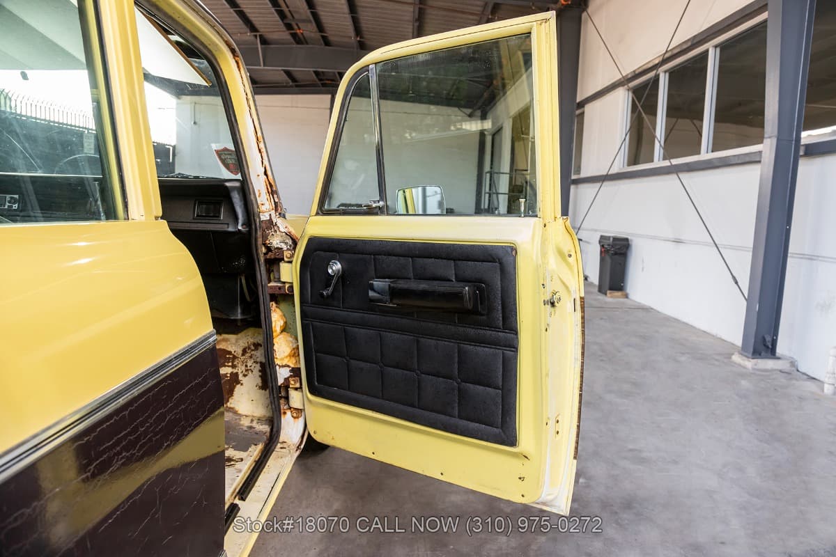 1975 International Harvester Travelall thumbnail 20