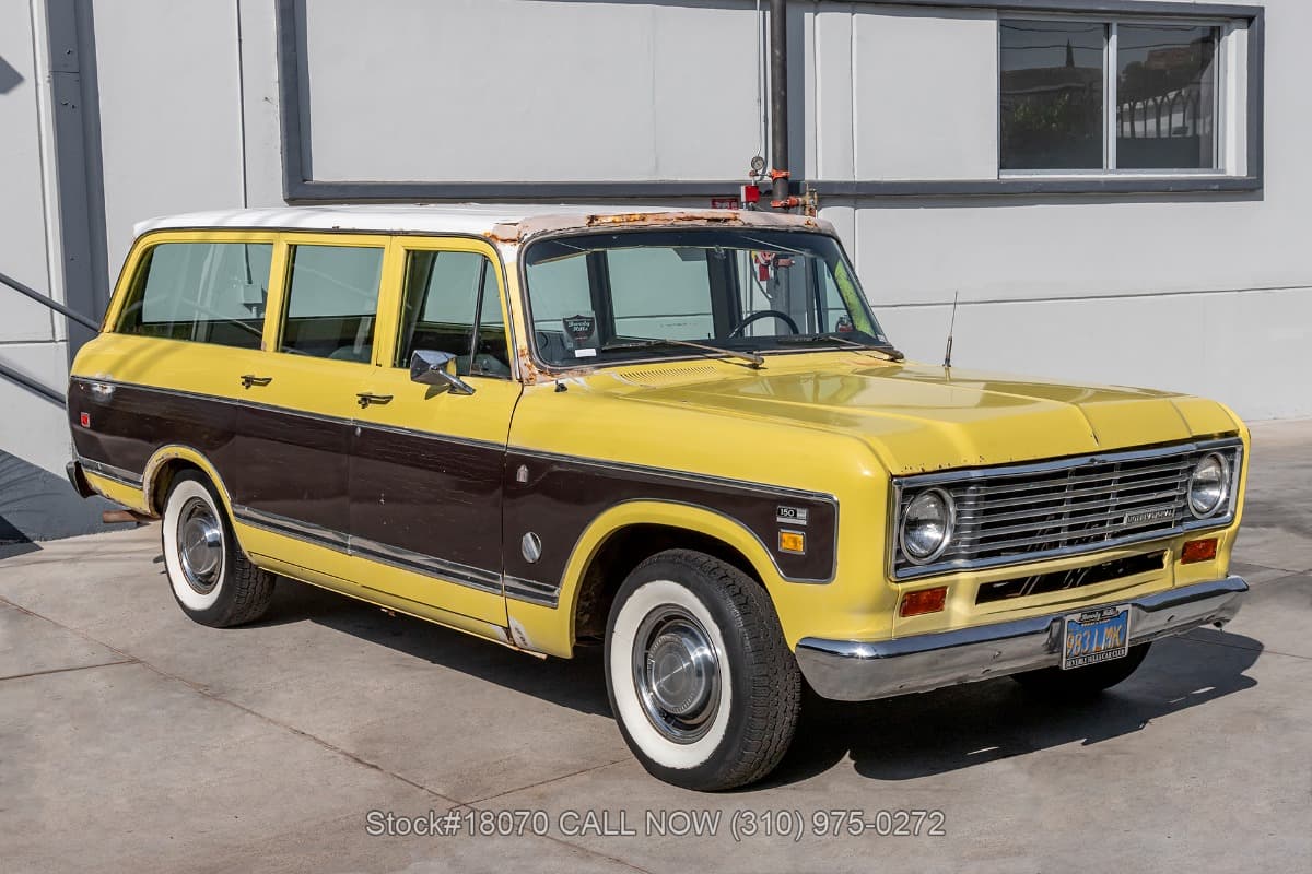 1975 International Harvester Travelall thumbnail 3