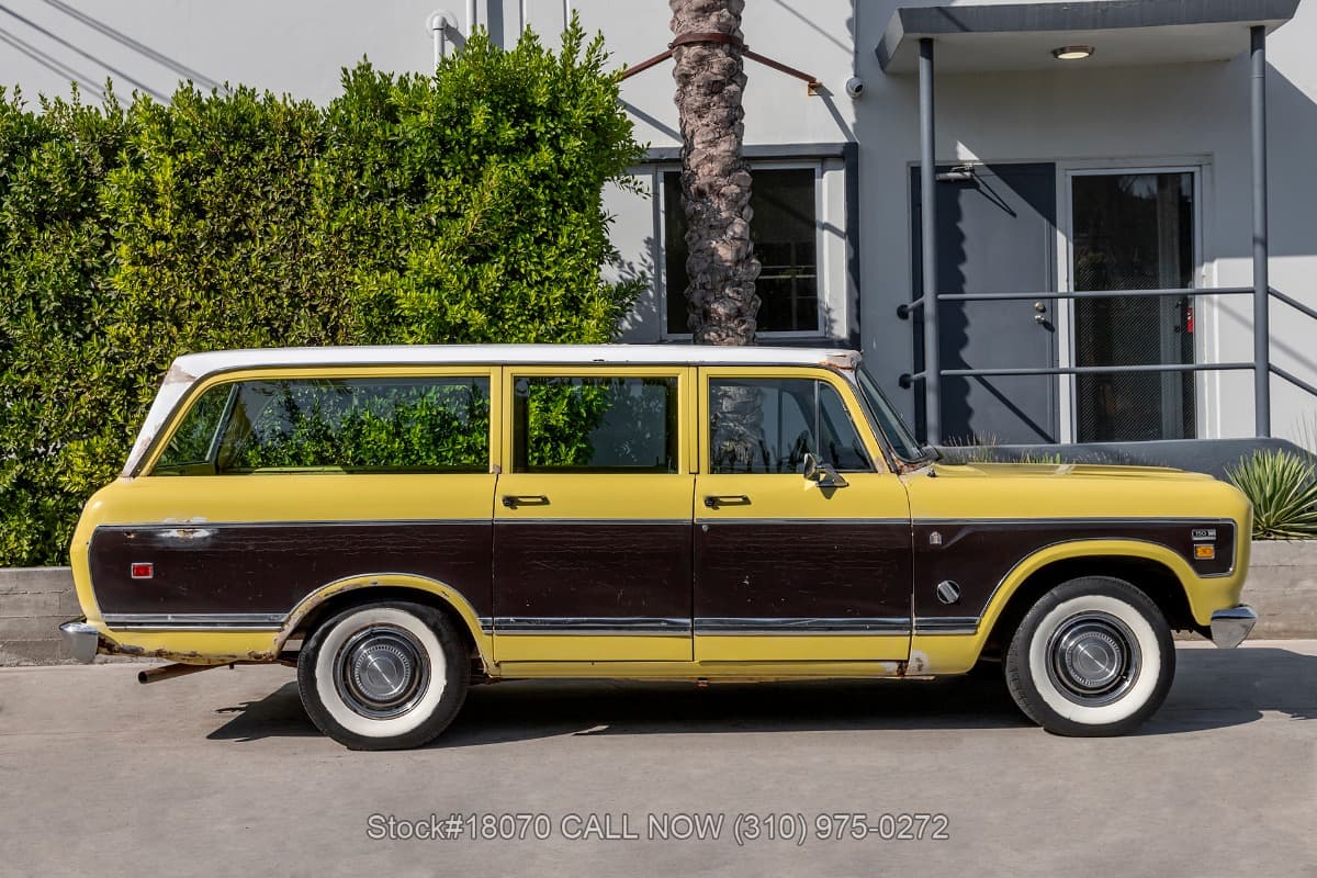 1975 International Harvester Travelall thumbnail 4