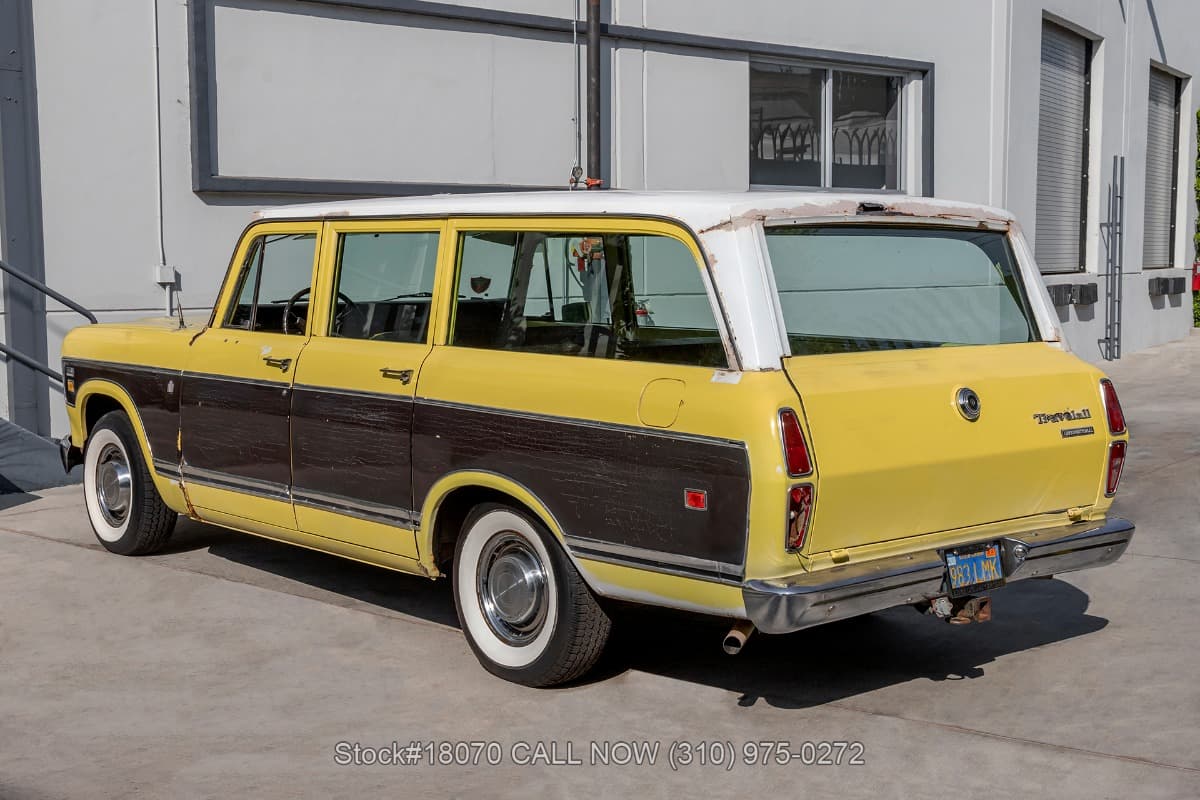 1975 International Harvester Travelall thumbnail 6
