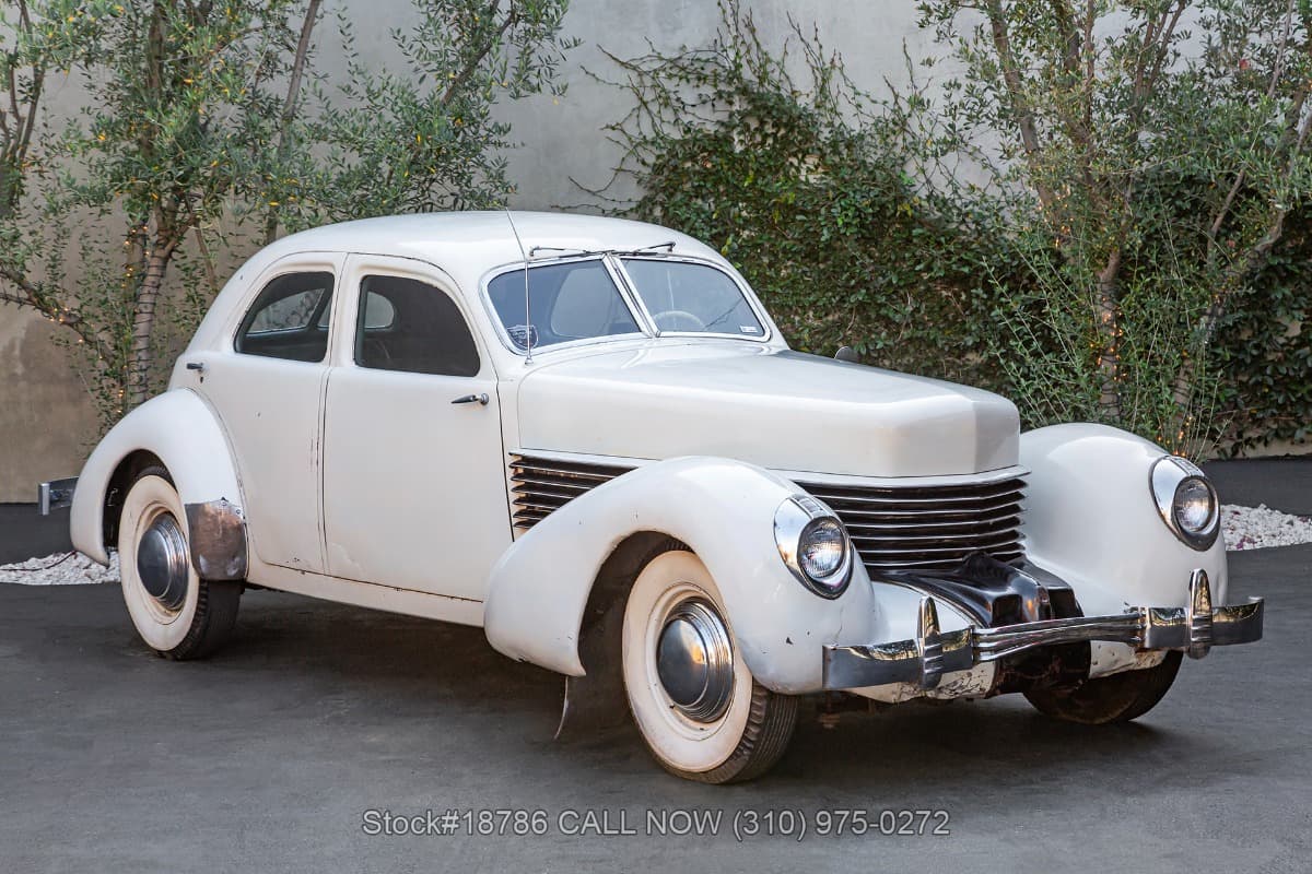 1937 Cord 812 Beverly Sedan β photo 1