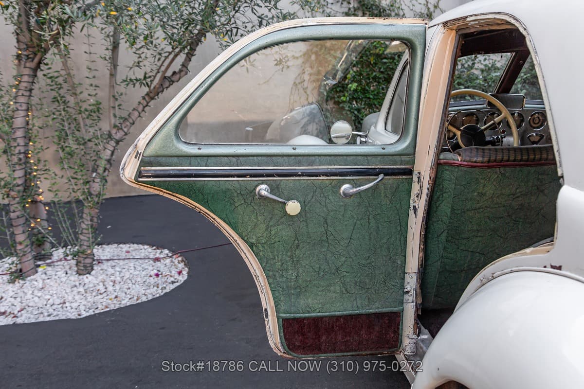 1937 Cord 812 Beverly Sedan thumbnail 14