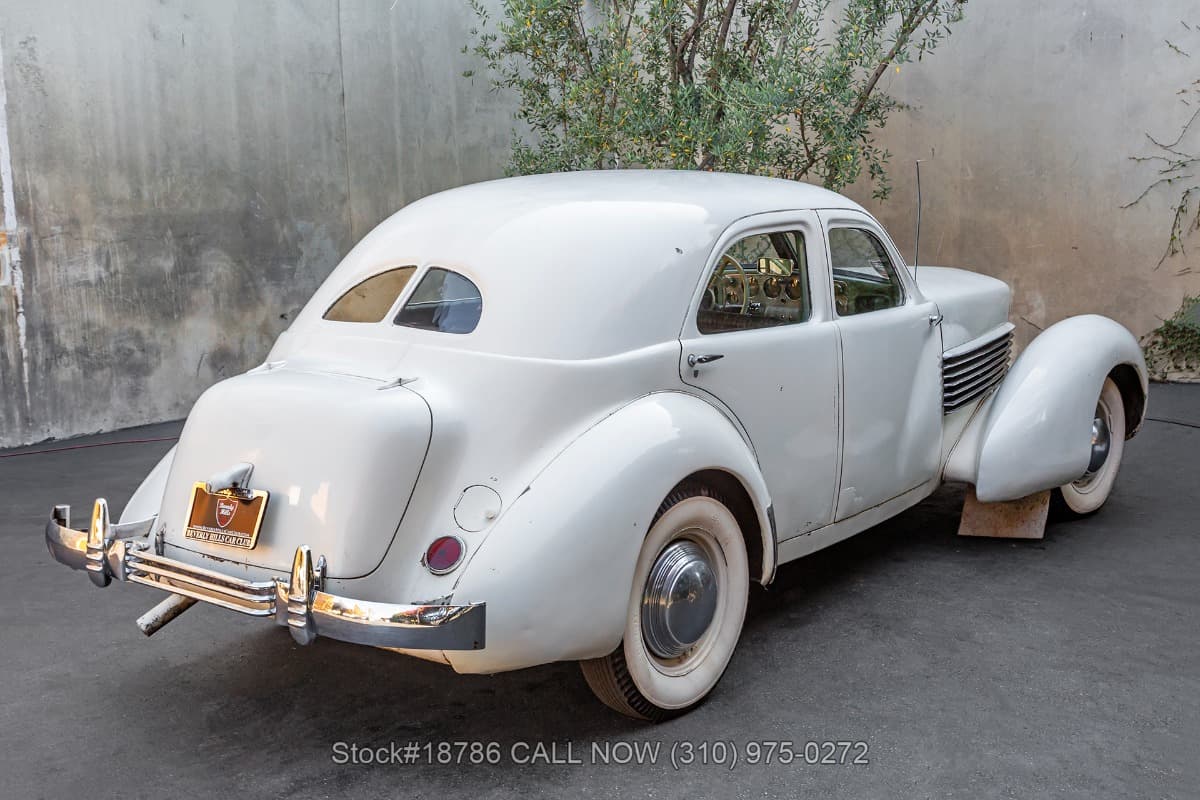 1937 Cord 812 Beverly Sedan thumbnail 4