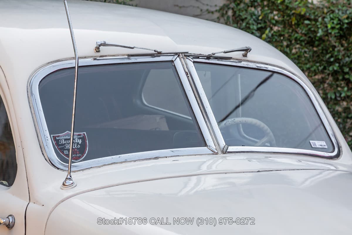 1937 Cord 812 Beverly Sedan thumbnail 7