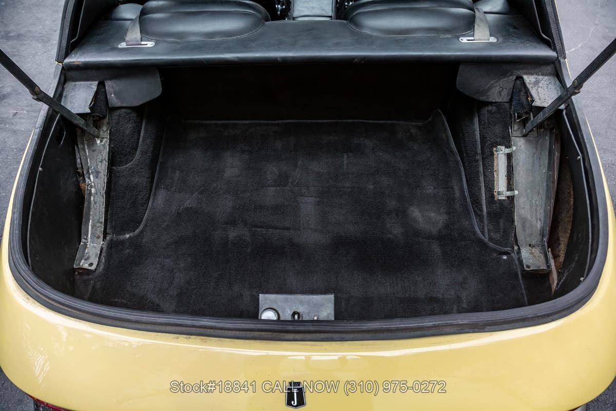 1975 Jensen Interceptor Mk III thumbnail 20