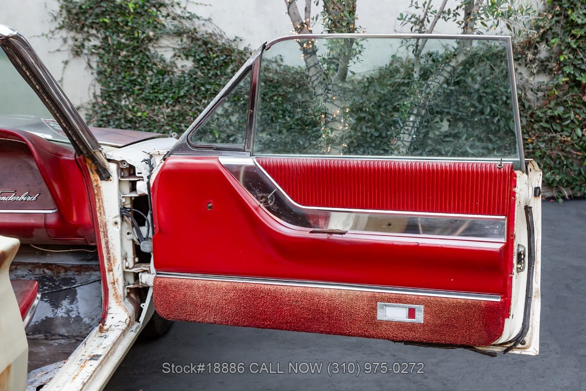 1965 Ford Thunderbird Convertible thumbnail 18