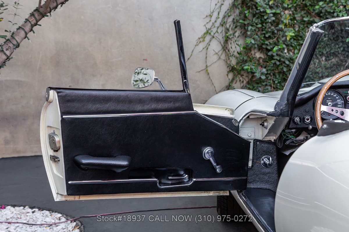 1971 Jaguar XKE Series II Roadster thumbnail 13