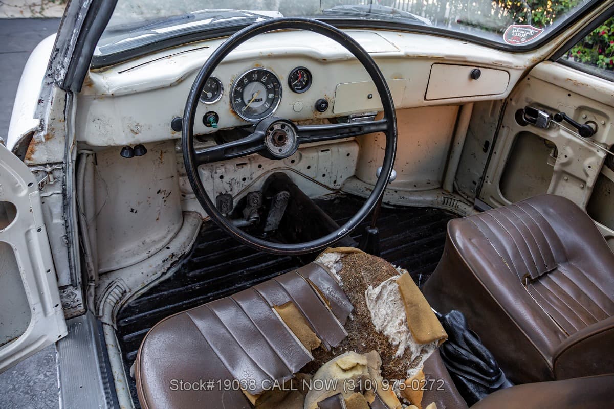 1968 Volkswagen Karmann Ghia Coupe thumbnail 13
