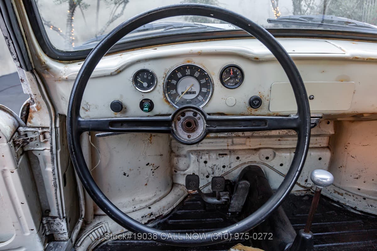 1968 Volkswagen Karmann Ghia Coupe thumbnail 14