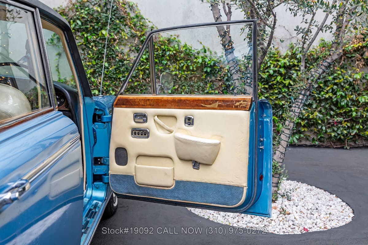 1971 Rolls-Royce Silver Shadow Long-Wheel-Base Right-Hand-Drive thumbnail 18