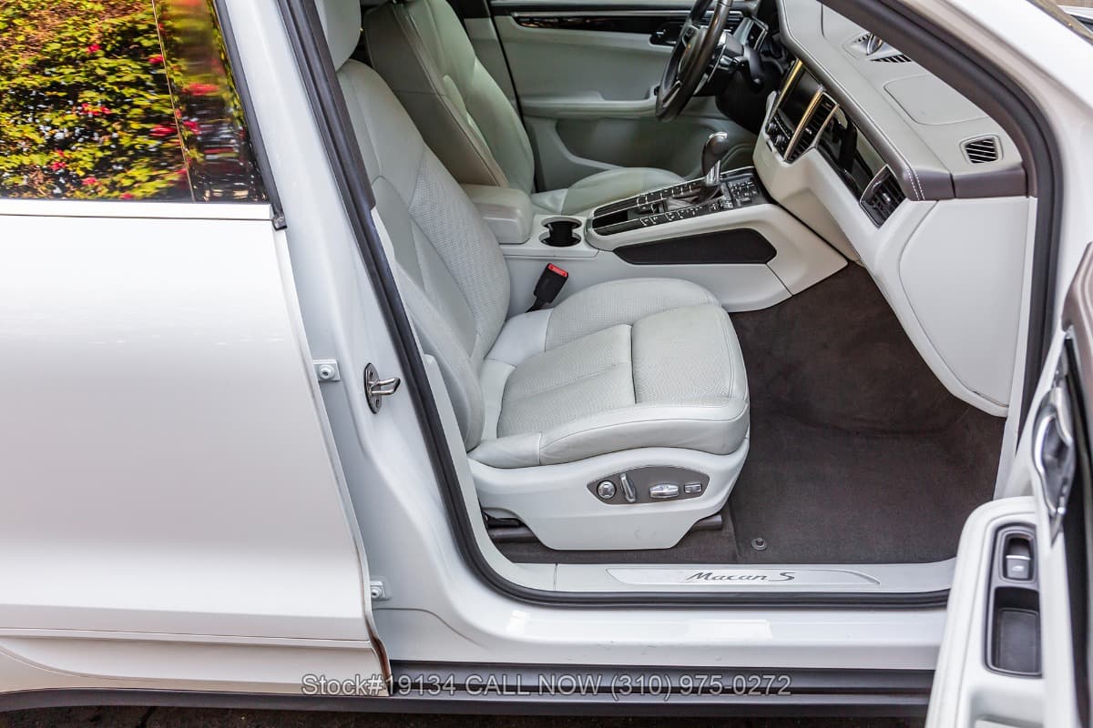 2015 Porsche Macan S thumbnail 17