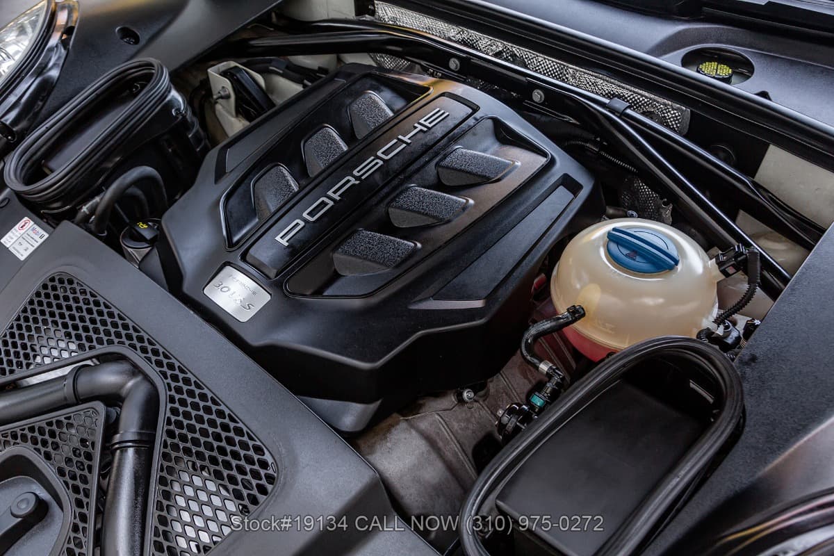 2015 Porsche Macan S thumbnail 23