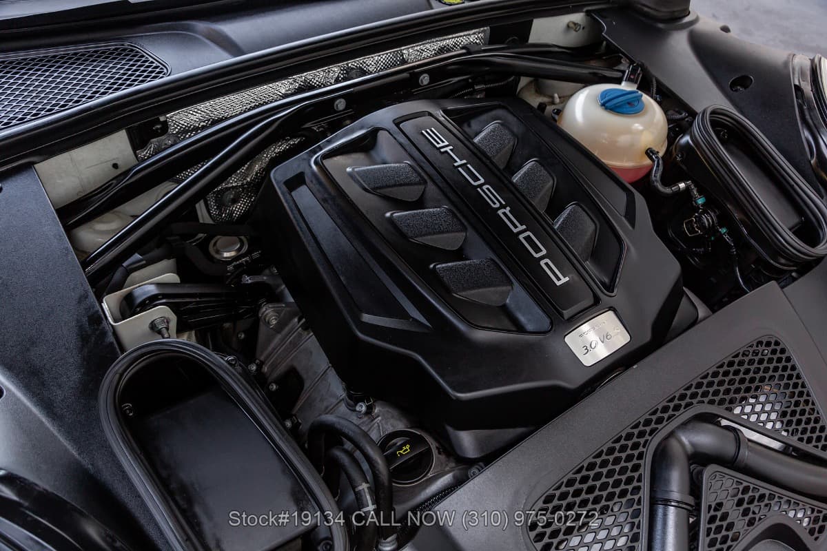 2015 Porsche Macan S thumbnail 25
