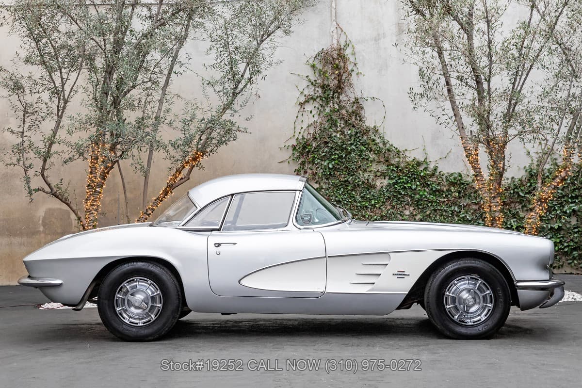 1961 Chevrolet Corvette Convertible with 2 Tops thumbnail 10