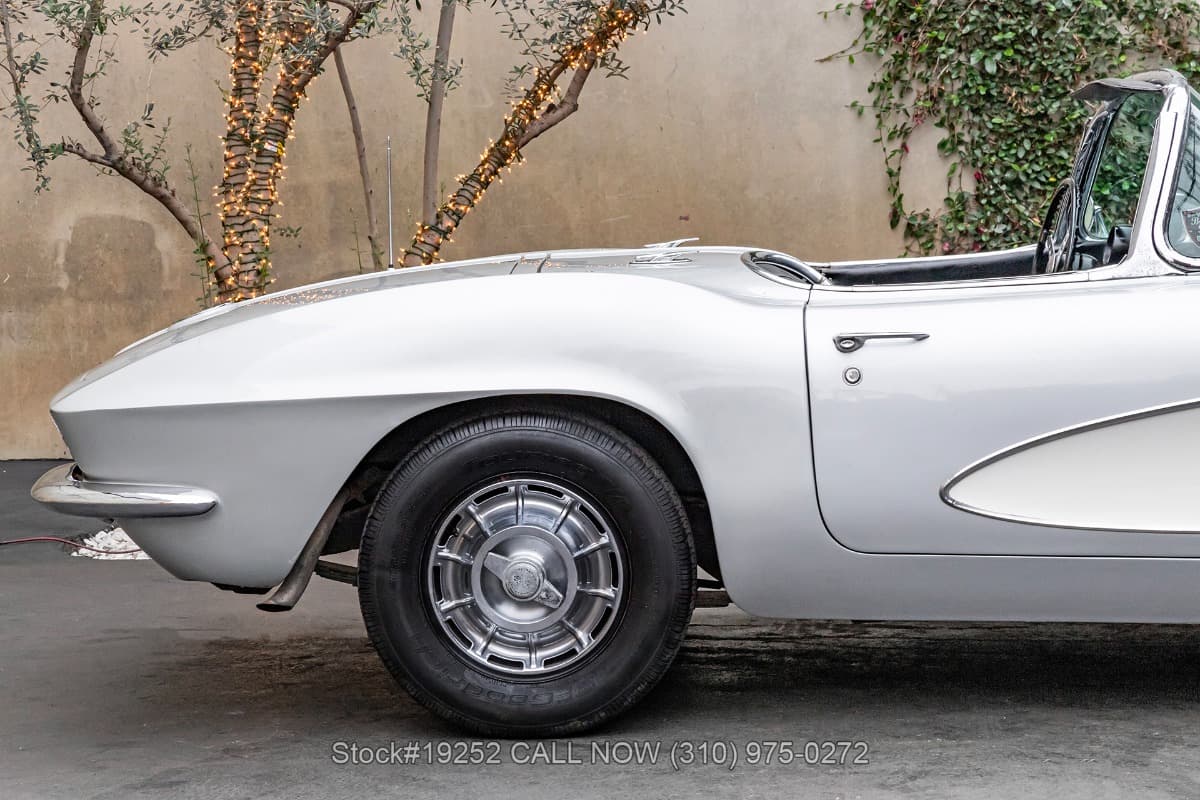 1961 Chevrolet Corvette Convertible with 2 Tops thumbnail 14