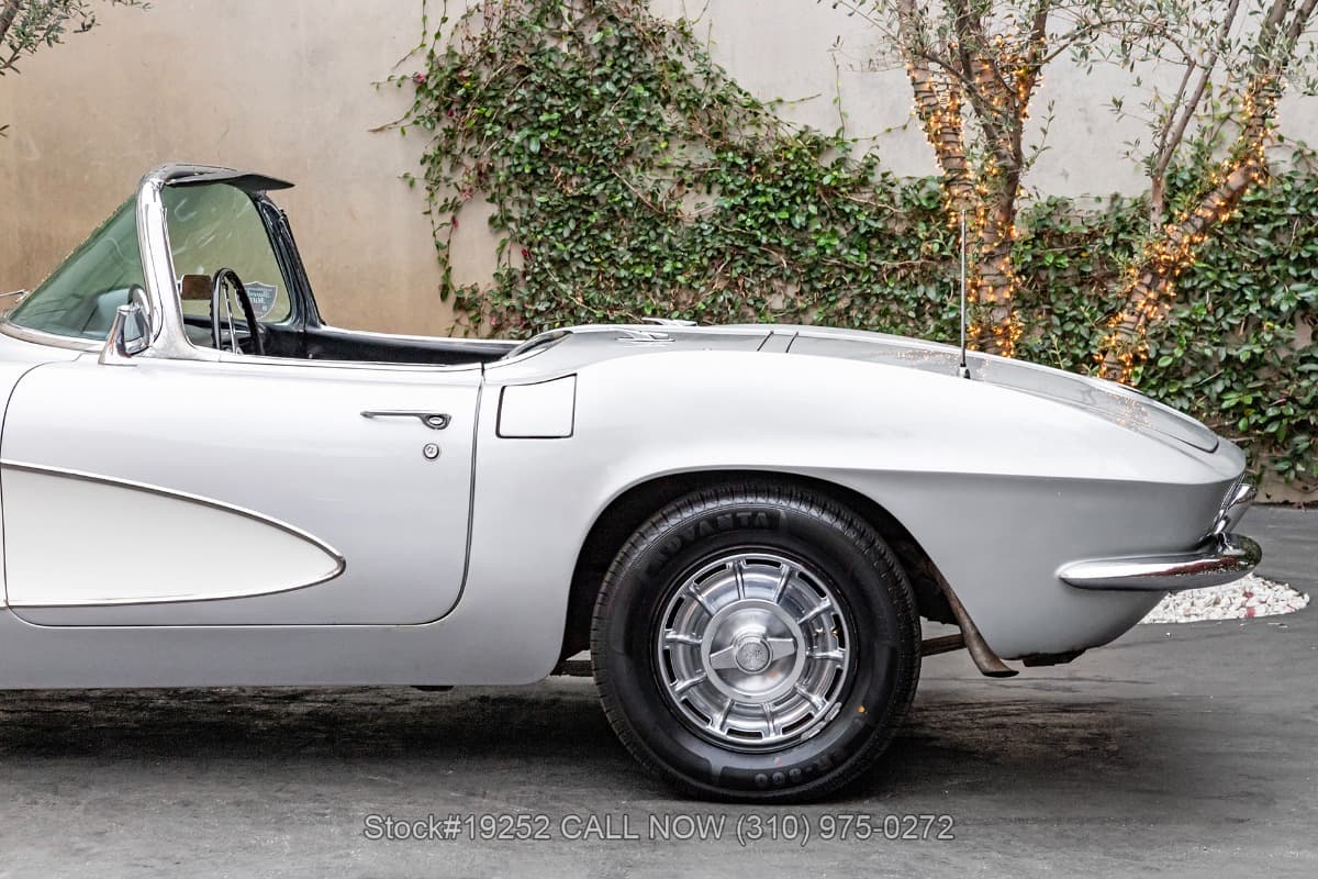 1961 Chevrolet Corvette Convertible with 2 Tops thumbnail 15
