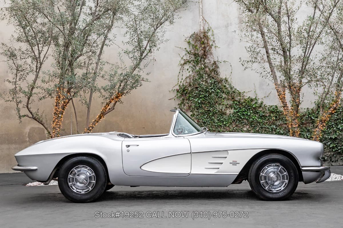 1961 Chevrolet Corvette Convertible with 2 Tops thumbnail 3