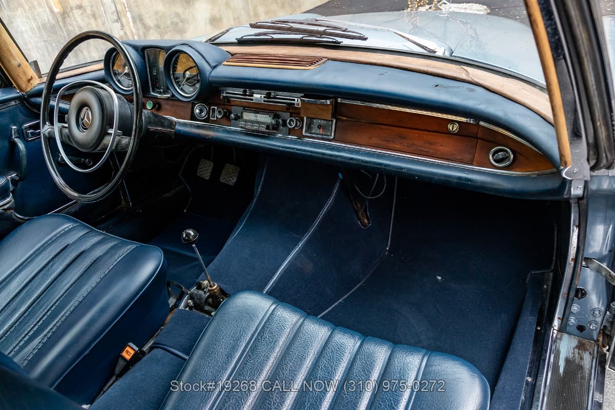 1970 Mercedes 280SE 3.5 Sunroof Coupe 4-Speed thumbnail 18