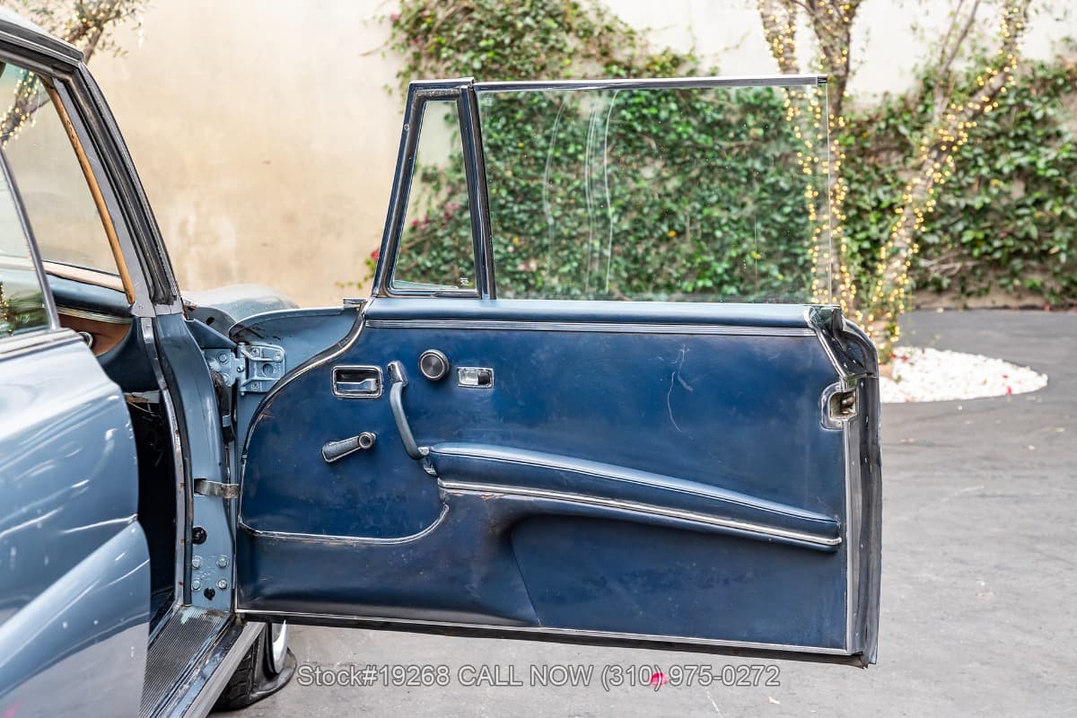 1970 Mercedes 280SE 3.5 Sunroof Coupe 4-Speed thumbnail 19