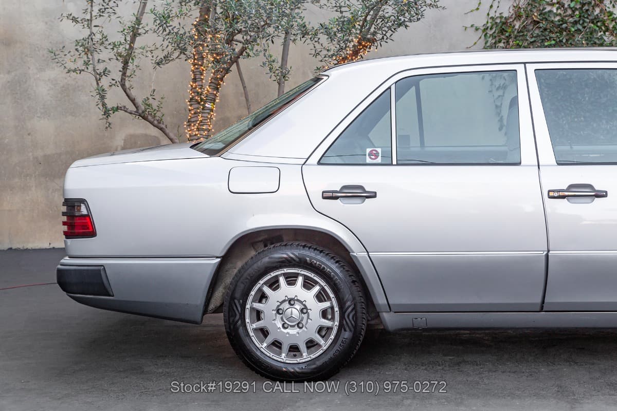 1992 Mercedes 400E thumbnail 8