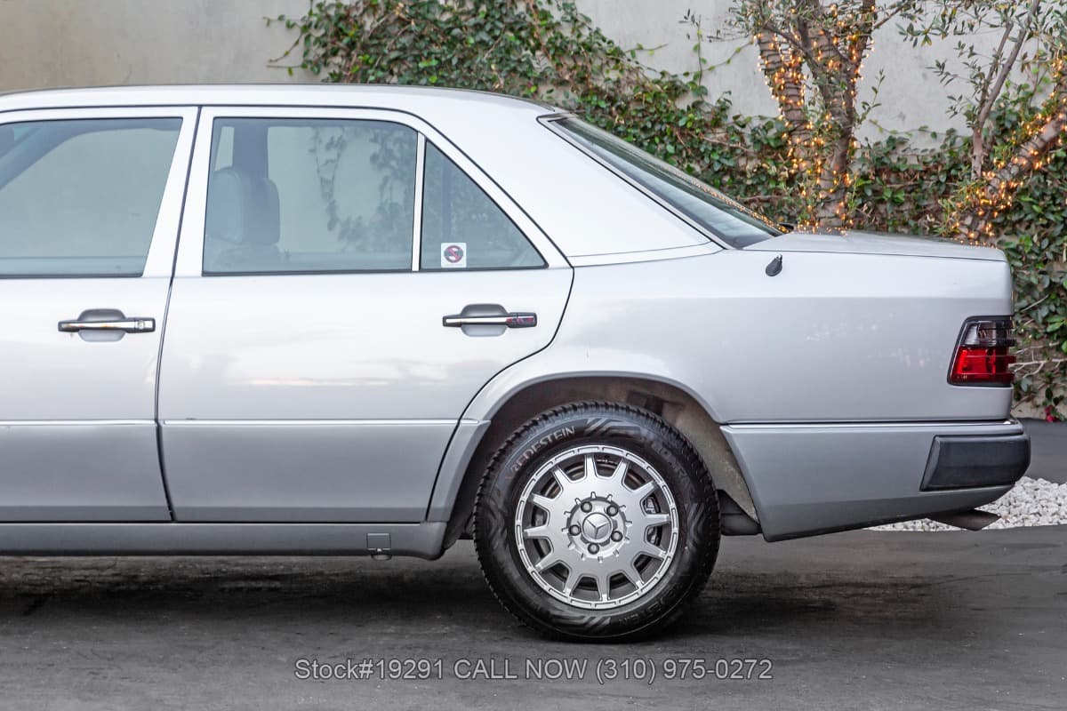 1992 Mercedes 400E thumbnail 9