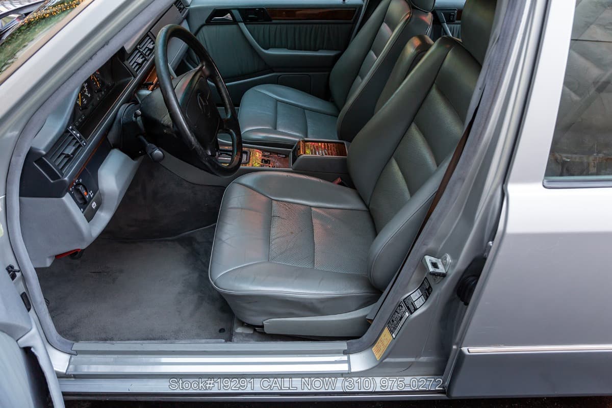 1992 Mercedes 400E thumbnail 11