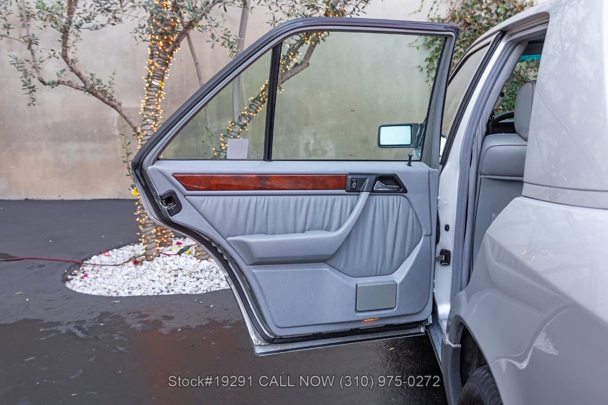 1992 Mercedes 400E thumbnail 14