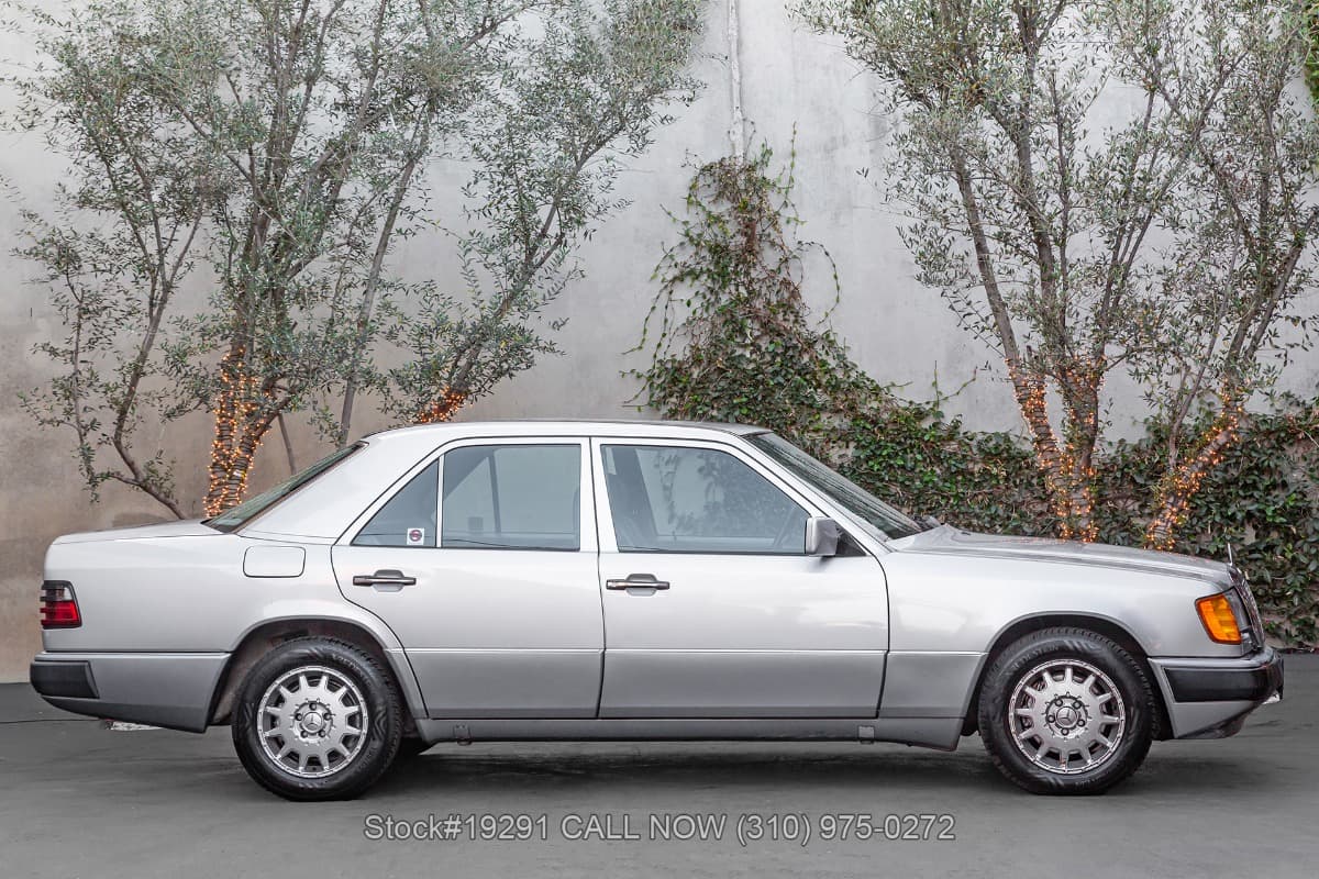 1992 Mercedes 400E thumbnail 3