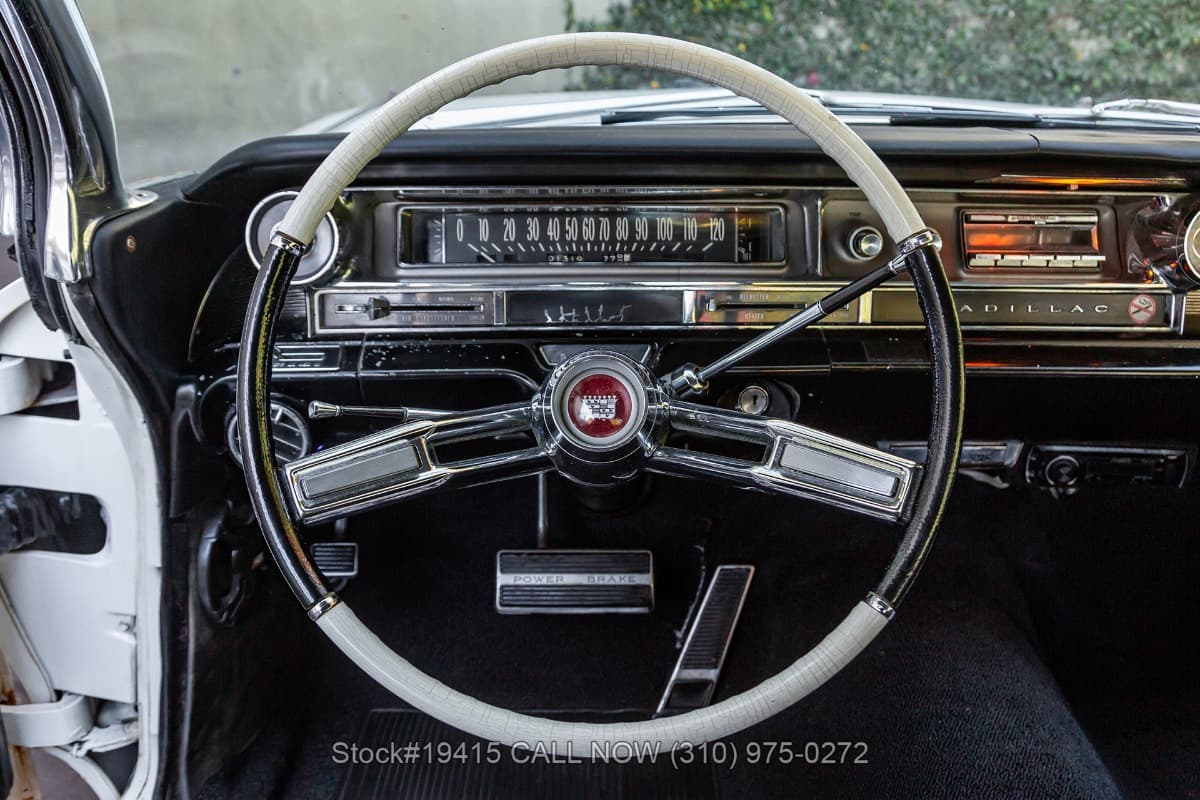 1961 Cadillac DeVille Sedan thumbnail 12