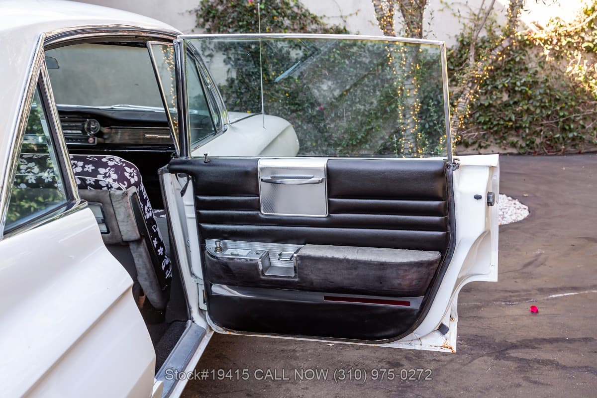1961 Cadillac DeVille Sedan thumbnail 17
