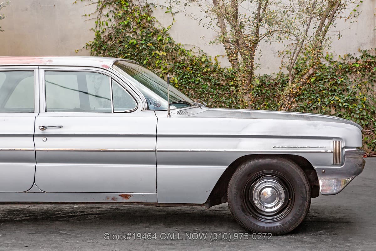 1961 Oldsmobile Dynamic 88 Celebrity Sedan thumbnail 8