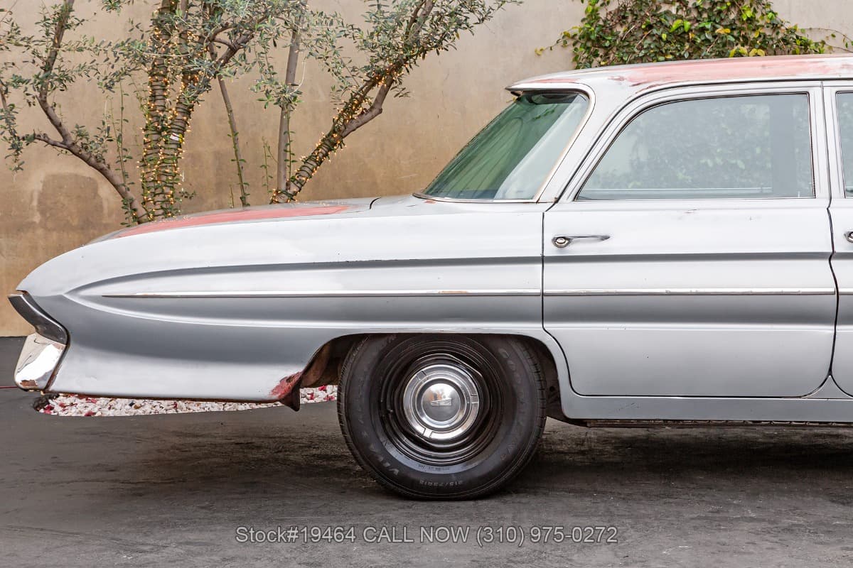 1961 Oldsmobile Dynamic 88 Celebrity Sedan thumbnail 9